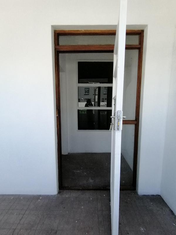 To Let 1 Bedroom Property for Rent in Maitland Western Cape